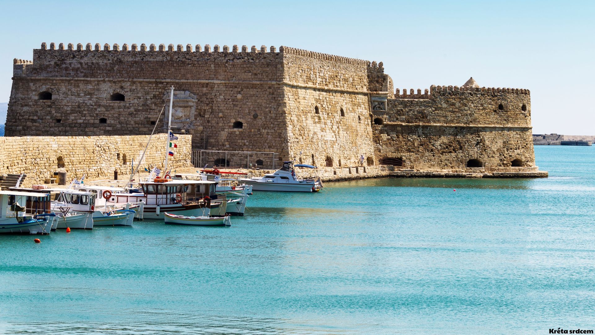 Heraklion, Kréta – Hlavní město ostrova s ​​bohatou historií, palácem Knóssos, benátskými hradbami a nádherným přístavem. Objevte top místa v Heraklionu.