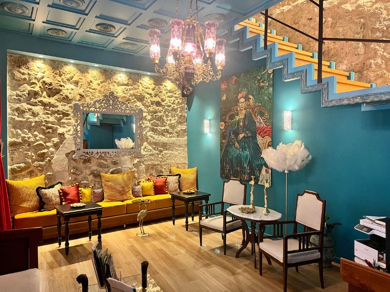 Recepce Avli Lounge Apartments v historickém Rethymnu s autentickou boutique výzdobou a atmosférou starého města